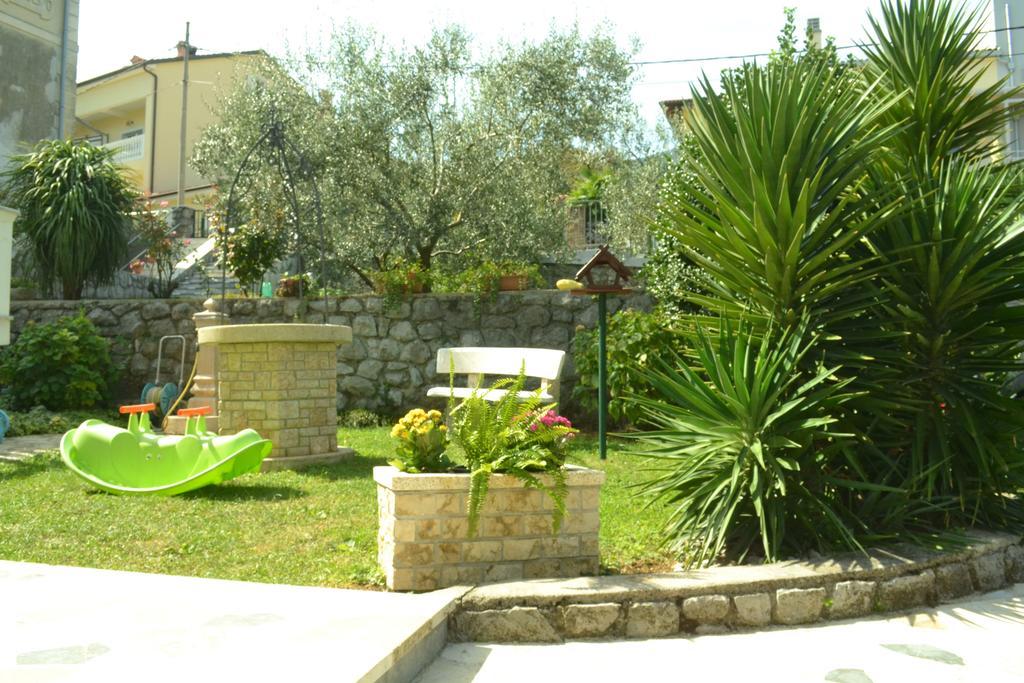 Apartments Mirna With Parking Lovran Exterior photo