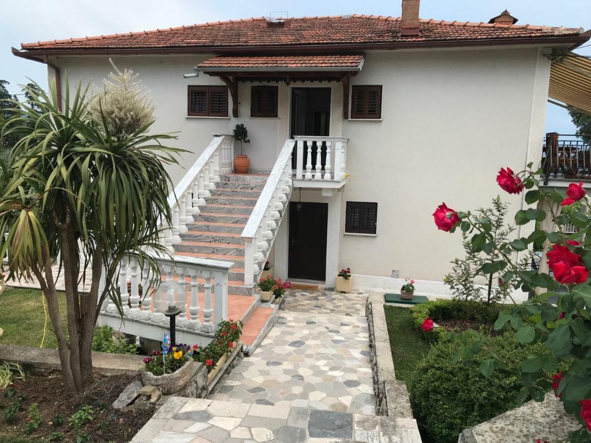 Apartments Mirna With Parking Lovran Exterior photo
